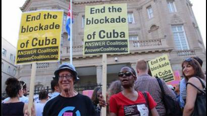 Protesta frente a la Embajada cubana en Washington