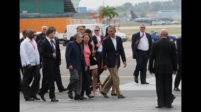 Barack Obama y Raúl en su despedida en el aeropuerto