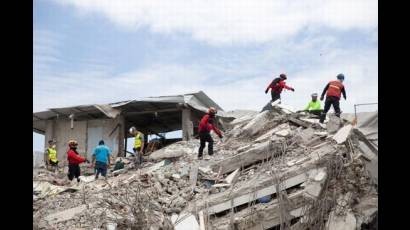 Escombros del terremoto que azotó Ecuador