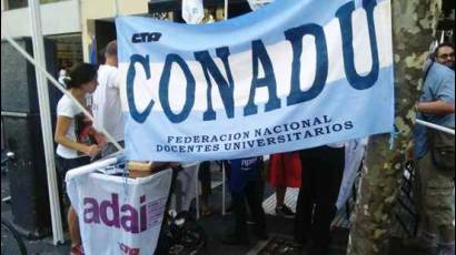 Persiste conflicto entre docentes universitarios y Gobierno de Argentina 