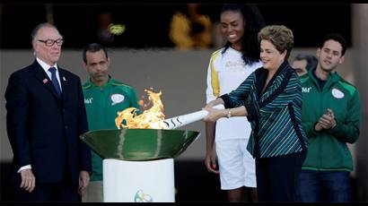 La llama olímpica arriba a Brasilia  