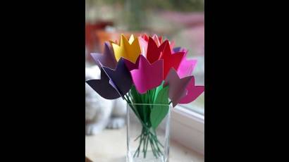 Tulipanes de papel de colores