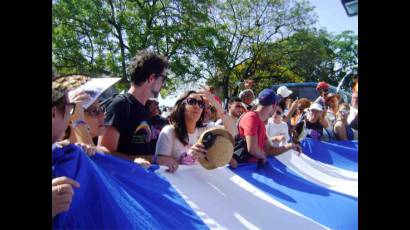 Conga gigante contra la homofobia y la transfobia