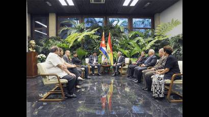 El General de Ejército Raúl Castro Ruz, Presidente de los Consejos de Estado y de Ministros, recibió en la tarde de este viernes al compañero Evo Morales Ayma