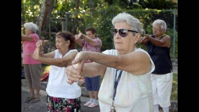 El Programa del Adulto Mayor enfoca sus ejercicios en los sistemas que más influyen en la movilidad