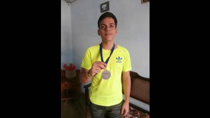 Ernesto Lázaro Más Molina conquistó en la 3ra. Olimpiada Centroamericana de Física la medalla de plata