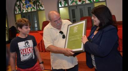 Juan Padrón estuvo entre los distinguidos por la ACCS con el premio Espacio por la Obra de la Vida