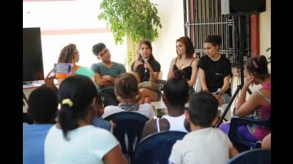 Noveles actores de la Televisión participaron en uno de los talleres que tuvieron lugar en el Centro de Estudios sobre la Juventud