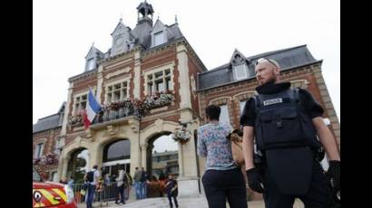 Toma de rehenes en una iglesia de la región de Alta Normandía, cerca de Rouen, en Francia