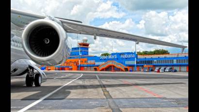 Por el Aeropuerto Internacional José Martí arriba más del 50 por ciento de los pasajeros internacionales