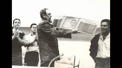 Fidel fue el primero en recibir la Orden José Rafael Varona, máxima distinción que otorga la Oclae