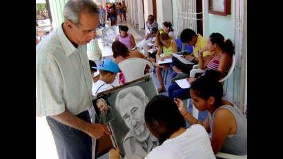 Niños avileños pintan imágenes de Fidel para una exposición por su cumpleaños 90