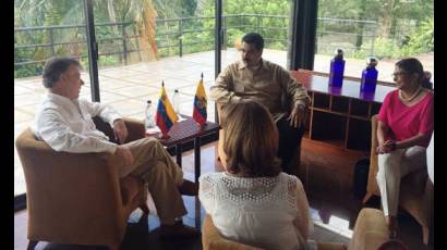 Juan Manuel Santos y Nicolás Maduro conversan sobre tema fronterizo