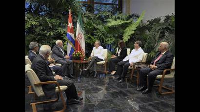 Raúl Castro Ruz y Mohammad Javad Zarif