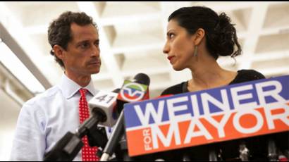 Anthony Weiner y Huma Abedin