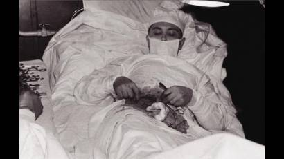 Leonid Rogozov durante la autoapendicectomía
