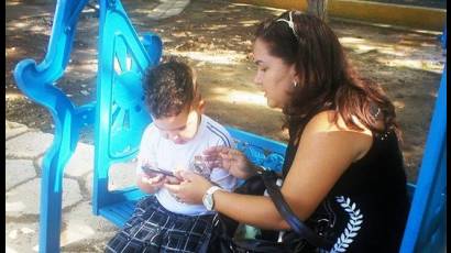 La familia disfruta del novedoso Parque tecnológico, El Bosque, en Camagüey. 