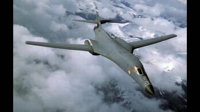 El Rockwell B-1 Lancer, bombardero cuatrimotor con ala de geometría variable usado por la Fuerza Aérea de los Estados Unidos