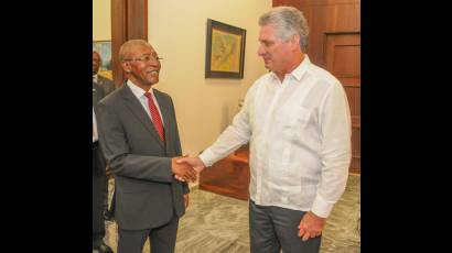 Encuentro entre el Primer Vicepresidente cubano y el Primer Ministro de Lesoto