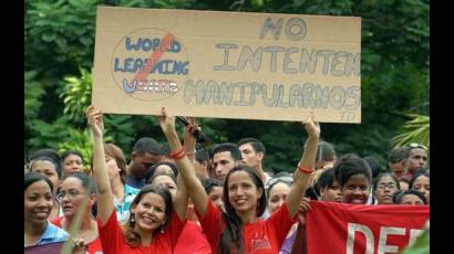 Los jóvenes cubanos han estado denunciando en los últimos días el plan subversivo de becas auspiciadas por la World Learning