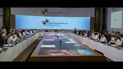 La canciller María Ángela Holguín