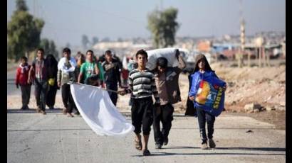 Niños huyen de Mosul para evitar convertirse en «cachorros» del EI