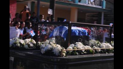 Paso de la Caravana de la Libertad con las cenizas de Fidel por San Jose de las Lajas.