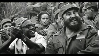 Cabral y Fidel durante un descanso de la Conferencia Intercontinental