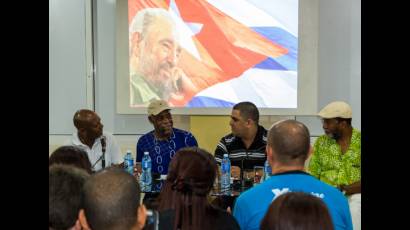 Danny Glover y James Early se encuentra con jóvenes cubanos