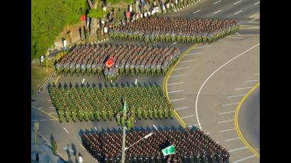 Desfile militar y marcha del pueblo combatiente 