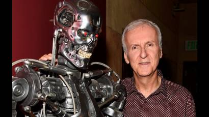 El director, guionista, y productor James Cameron confirmó que está trabajando con el realizador Tim Miller