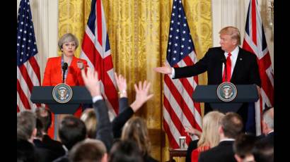 En lo que las aleja de la UE, Theresa May se esfuerza por acercar más las islas británicas a Washington