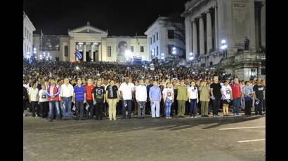 Junto a los jóvenes, marchó el General de Ejército Raúl Castro, Primer Secretario del Partido y Presidente de los Consejos de Estado y de Ministros. lo acompañaban José Ramón Machado Ventura, Miguel Díaz-Canel Bermúdez, y el Comandante de la Revolución Ramiro Valdés Menéndez, entre otros dirigentes del país