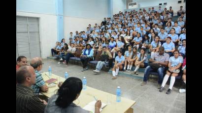 Debate del sistema político en la Lenin