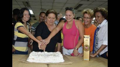 El equipo de Opciones celebró los 23 años de existencia del semanario económico, comercial y financiero de Cuba