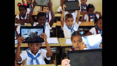 Los estudiantes se muestran entusiasmados por el uso de las tabletas en las clases