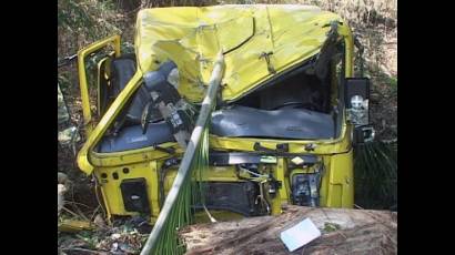 Así quedó el camión de la agricultura tras el accidente vial ocurrido en la carretera de La Sierrita