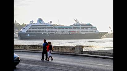 Cruceros «rompiendo» el hielo