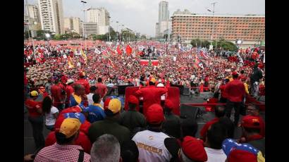 Pese a las campañas de la derecha, la Revolución Bolivariana mantiene su poder de convocatoria
