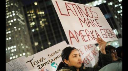 La verdad enarbolada en manifestaciones: los latinos hacen grande a América.