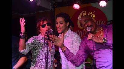 Karamba presidio el evento en el Café Cantante del Teatro Nacional entre sus invitados estuvieron Adrián Berazaín, Ernesto Blanco, Pedrito Calvo