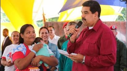 Durante el encuentro, Maduro aprobó medidas en beneficio de las mujeres, sobre todo de cara a la maternidad