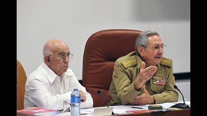 Raúl Castro Ruz y Machado Ventura