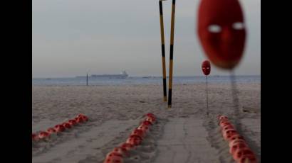 Máscaras rojas antiTemer en Copacabana