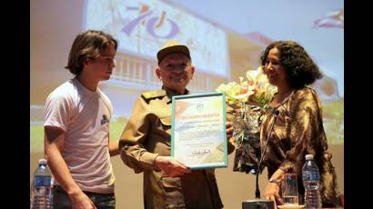 El Comandante de la Revolución Guillermo García Frías recibió un reconocimiento especial en la casa de altos estudios santiaguera