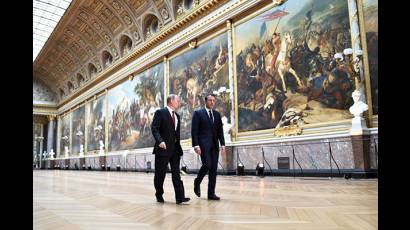 Macron y Putin en Versalles. Mucho arte, pero más política