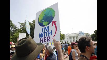 Frente a la Casa Blanca se suceden las protestas contra una política que niega el cambio climático