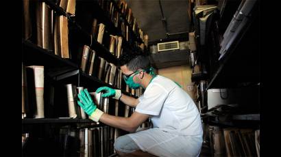 Técnico de nivel medio en Bibliotecología y técnicas documentarias