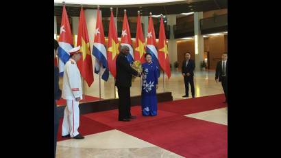 La presidenta de la Asamblea Nacional de Vietnam, Nguyen Thi Kim Ngan, recibió a Esteban Lazo Hernández