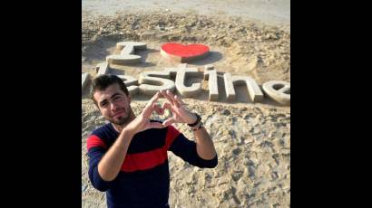El amor y el dolor palestino documentado en las arenas de las playas de Gaza